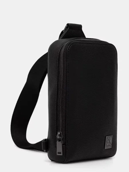 Calvin Klein Ľadvinka Emblem Hw Sling čierna