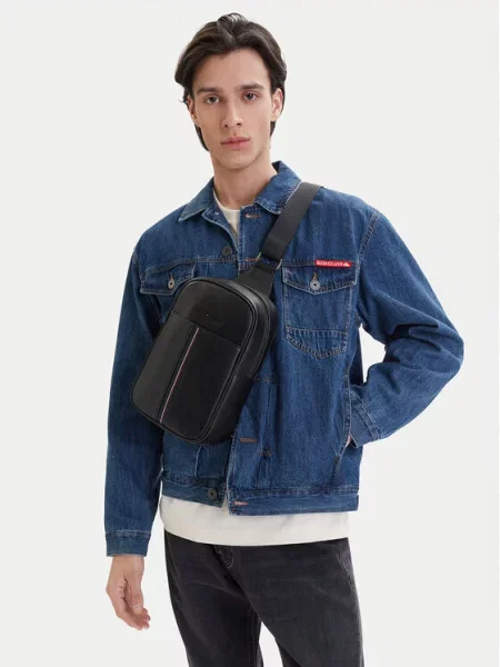 Tommy Hilfiger Torbica za okrog pasu Th Central Slingpack črna