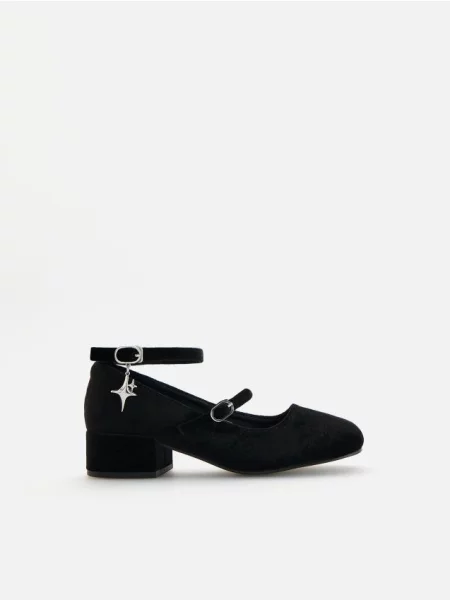 Reserved Pantofi cu gros negru