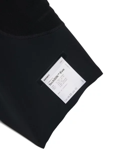 Pantaloni scurți Satisfy negru