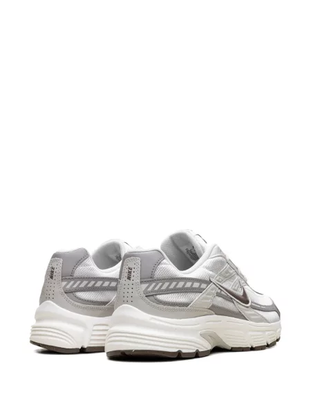 Маратонки Nike Phantom бяло