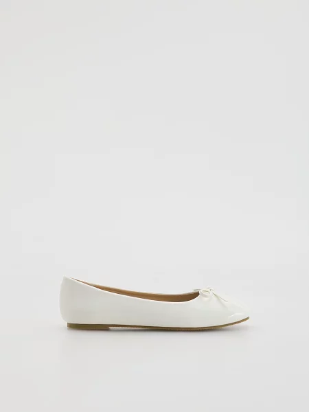 Кожаные балетки Reserved белые