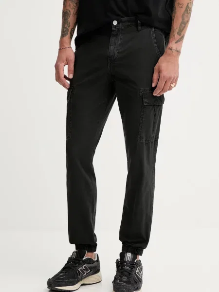 Панталон Tommy Jeans мъжки с кройка по тялото черно