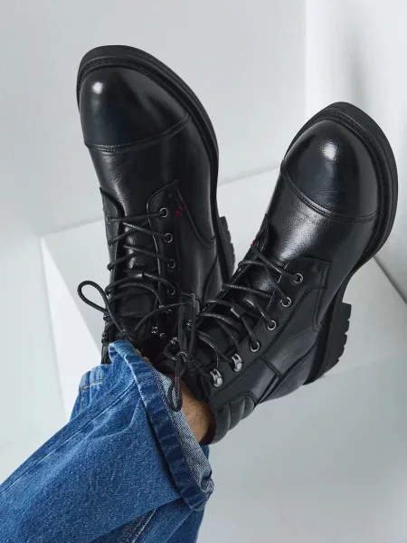 Kotníkové boty Medicine černá