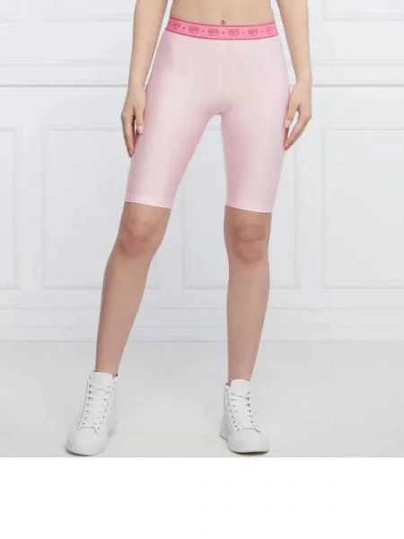 Chiara Ferragni pantaloni scurți biker roz
