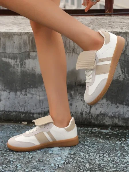 Sneakerși Resti alb