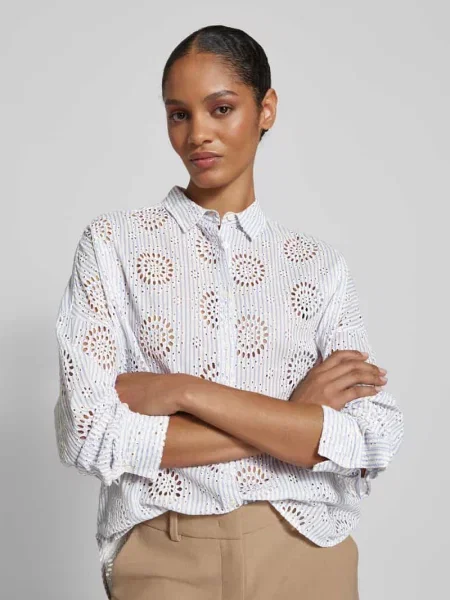 Bluzka koszulowa o kroju regular fit z haftem angielskim model ‘LUCY’ 0039 Italy błękitna