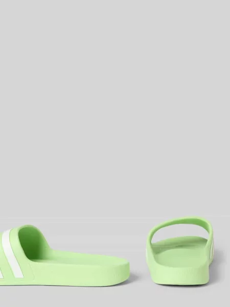 Klapki kąpielowe z tłoczonym logo Model ADILETTE AQUA' Adidas Sportswear białe