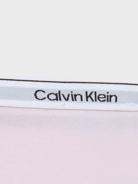 Стринги Calvin Klein розовые