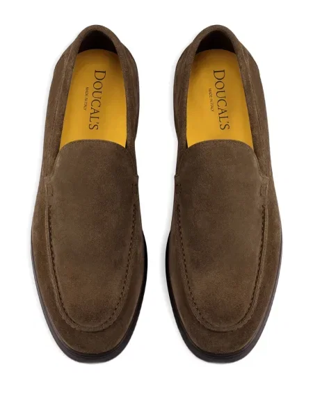 Pantofi loafer Doucal's din piele de căprioară slip-on maro