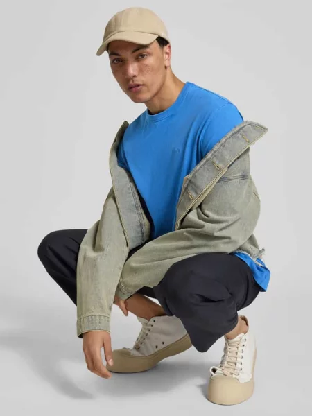 T-shirt o kroju relaxed fit z wyhaftowanym logo Forét niebieska