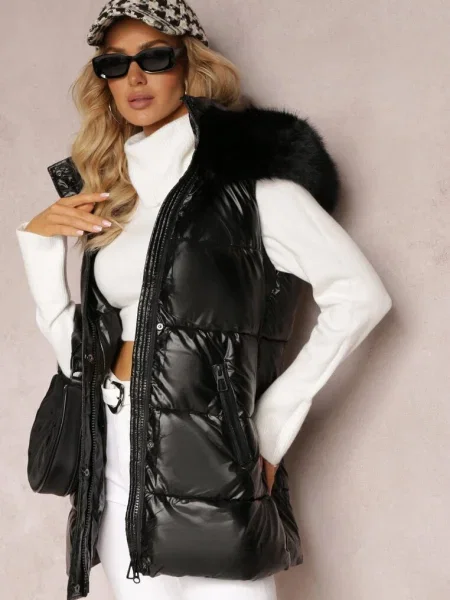 Vestă matlasată cu glugă și blană decorativă Alephne neagră