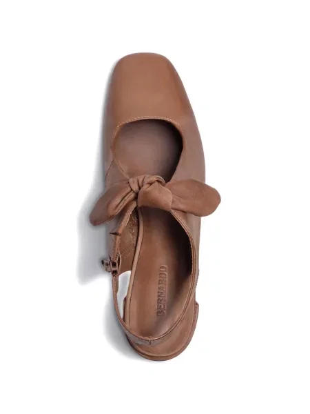 Pantofi cu toc Bernardo cu funde slingback maro