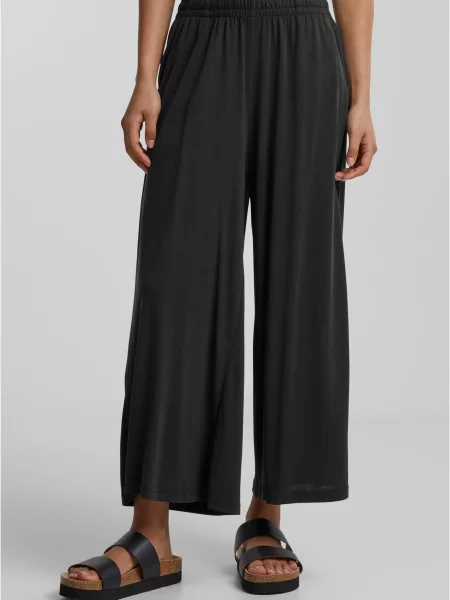 Pantaloni culottes Urban Classics din modal negru