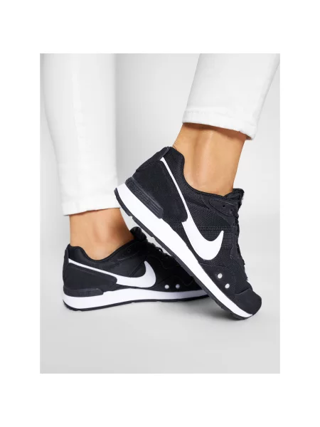 Nike Cipő Venture Runner fekete