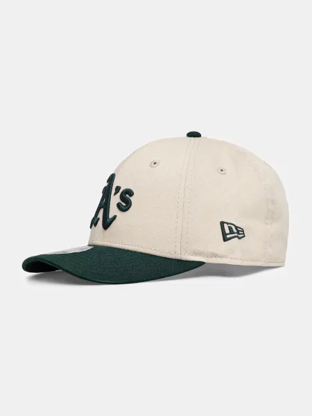 Шапка с козирка New Era бежово