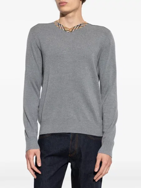 Džemper Burberry karirani s V-izrezom siva