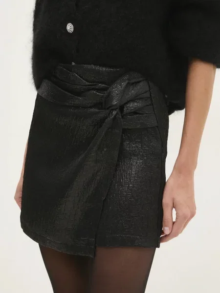 Къс панталон Answear Lab с изчистен дизайн с висока талия черно