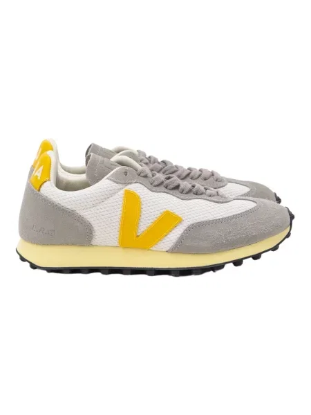 Sneakersy Veja z siateczką białe