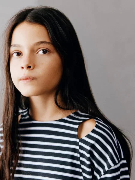 Koszulka w paski z wycięciem Dzieci lata MANGO KIDS granatowy
