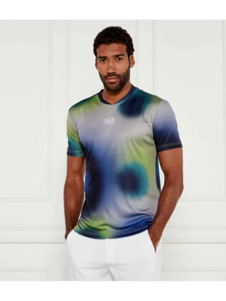 Tricou