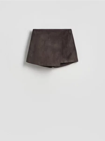 Reserved Pantaloni scurți petrecuți în față maro-închis maro