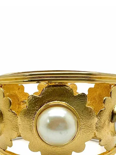 Květinová retro podprsenka Jennifer Gibson Jewellery s perlami zlatá