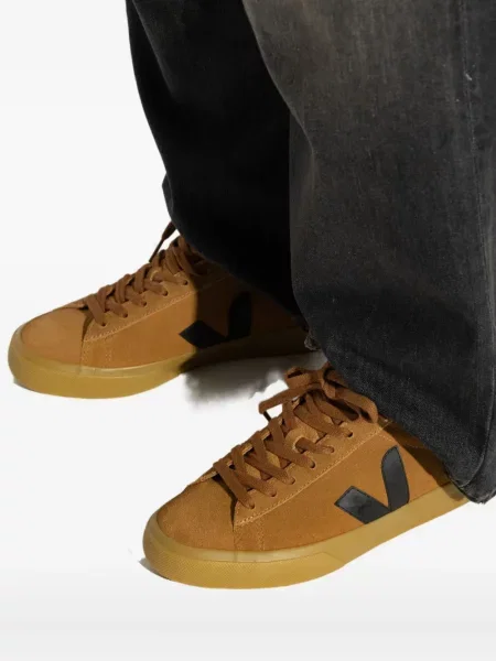 Sneakerși Veja din piele de căprioară maro