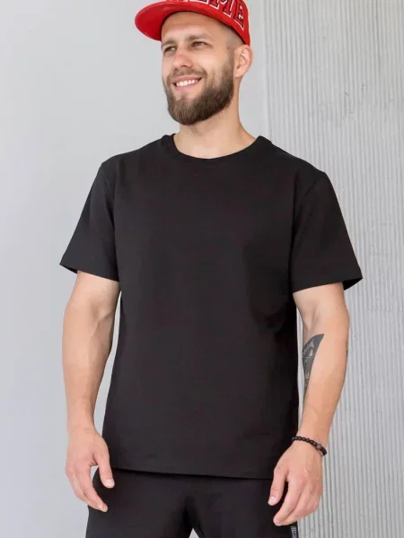 Футболка чорна