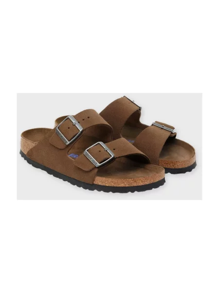 Klapki Birkenstock zamszowe bez obcasa brązowe