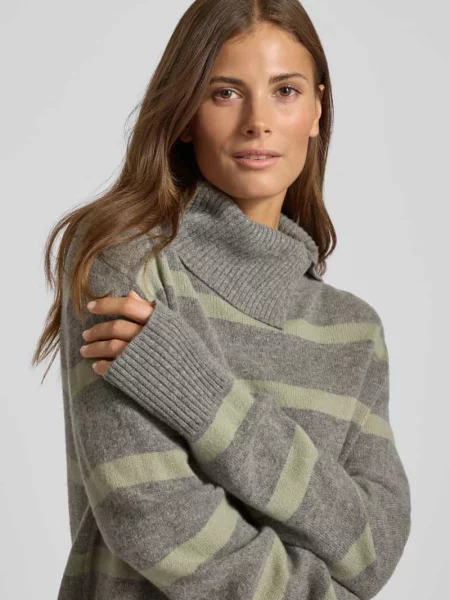 Sweter z dzianiny o kroju regular fit z czystej wełny Christian Berg Woman