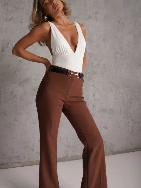 Pantaloni eleganți clopot cu curea și cataramă metalică Telepadia maro