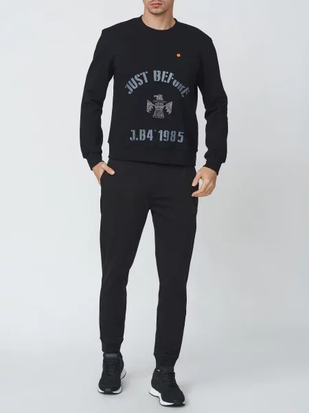 Светр J.b4 Just Before чорний