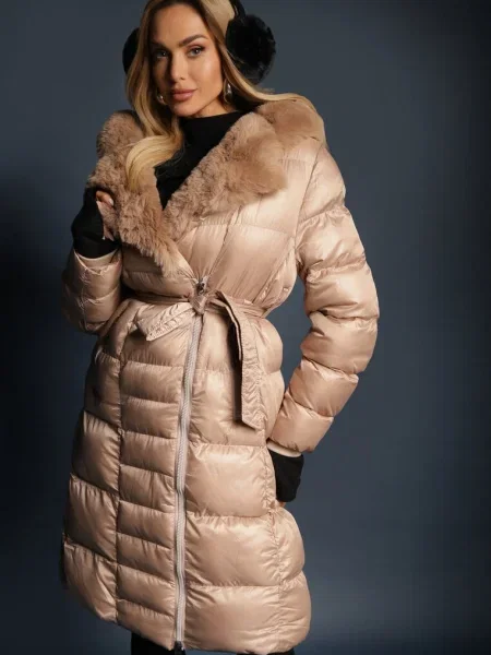 Geacă căptușită peste genunchi cu centură și blană artificială Vivenda bej