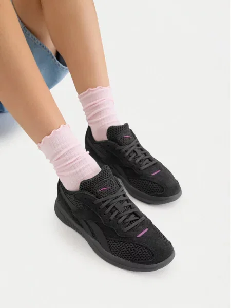 Кроссовки Reebok в уличном стиле серые