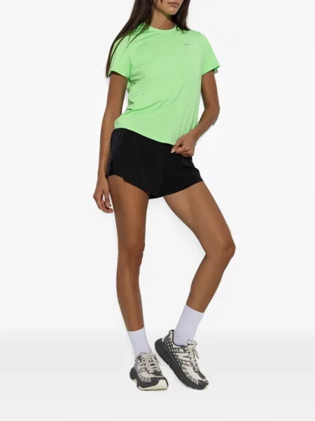 Decupat pantaloni scurți Nike cu broderie plasă roz