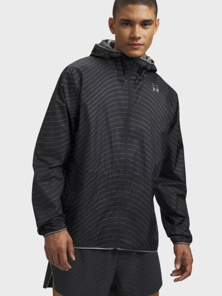 У смужку вітровка Under Armour для бігу чорна