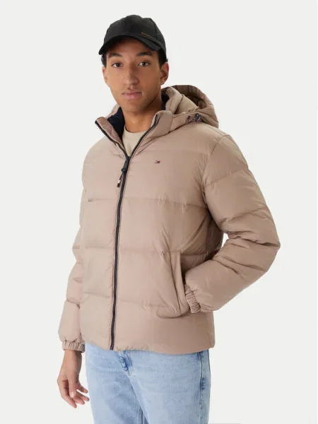 Пухено яке Tommy Jeans зимен модел с уголемена кройка бяло