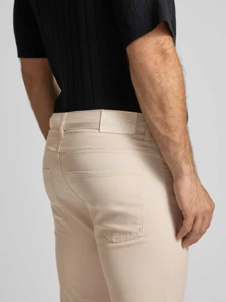 Spodnie materiałowe o kroju slim fit z mieszanki bawełny model ‘DELAWARE’ Boss białe
