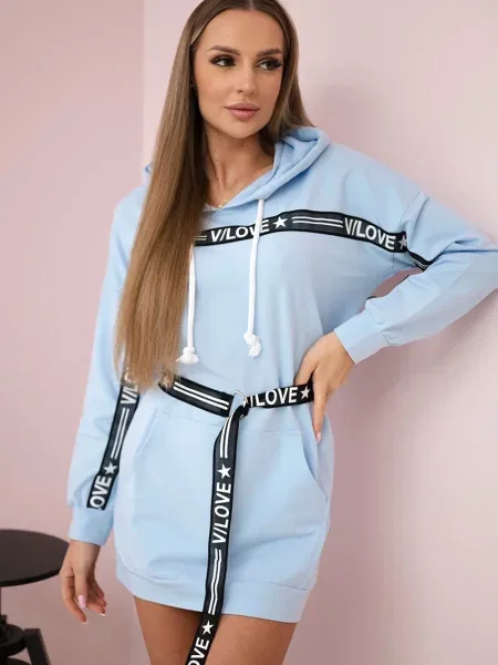 Sukienka Kesi z napisami garniturowa