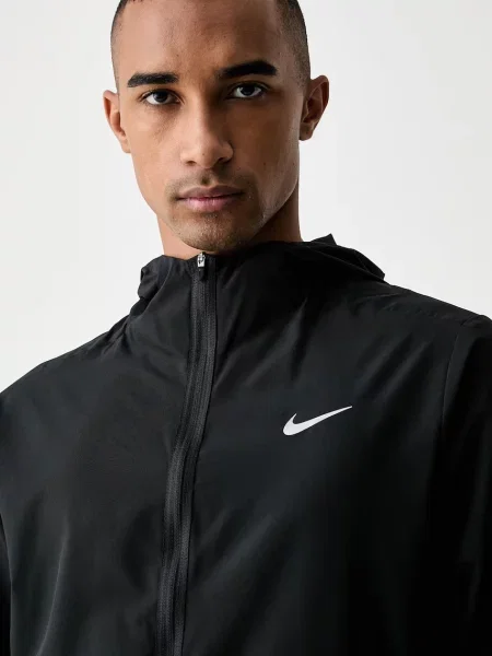 Dzseki Nike fekete