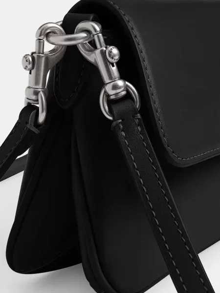 Кожаная сумка через плечо Coach