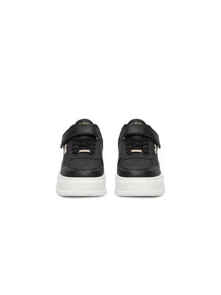 Sneakersy Guess čierna