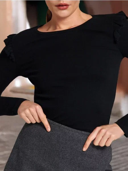 Топ з оборками чорний