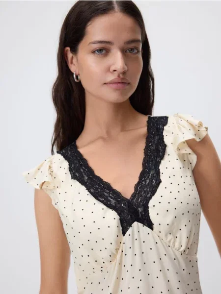 Reserved Блузка з мереживом кремовий 