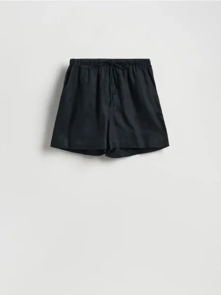 Reserved Pantaloni scurți de in negru