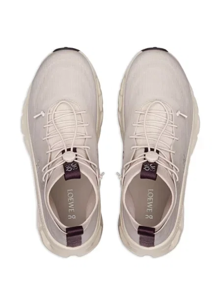 Sneakerși On