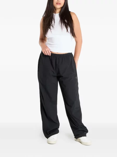 Dlouhé běžecké boty Adidas Terrex s krátkými rukávy s výstřihem do v černé