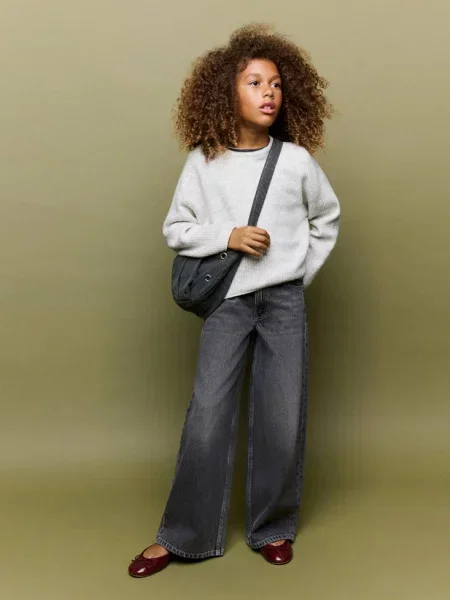 Jeansy wide leg z haftowanymi gwiazdami Dzieci 6 MANGO KIDS szary