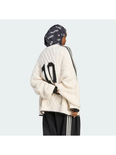 Sweter z dzianiny warkoczowej biały